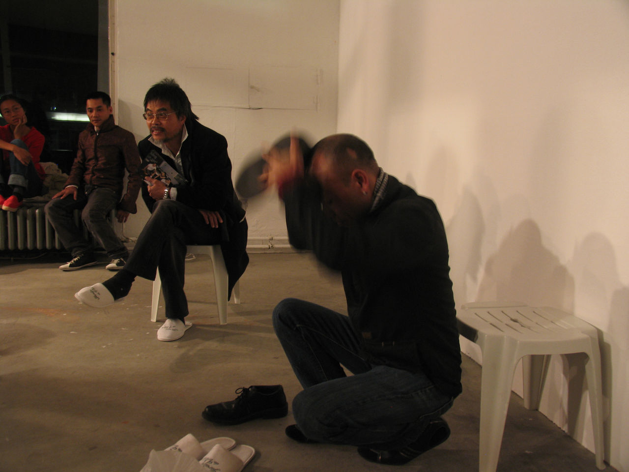 Photographic documentation of RYLLEGA Berlin (Performance by Truong Tan, 16 September 2008)